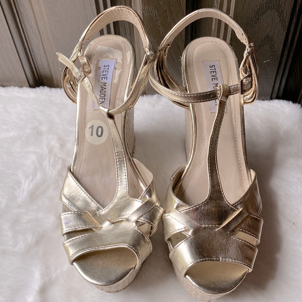 STEVE MADDEN WEDGE ( LIGHT PEELING) (BRAND NEW )